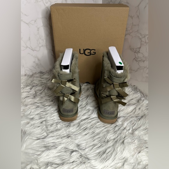 UGG Shoes - WORN ONCE!!! Rare Color! UGG BAILEY BOW II